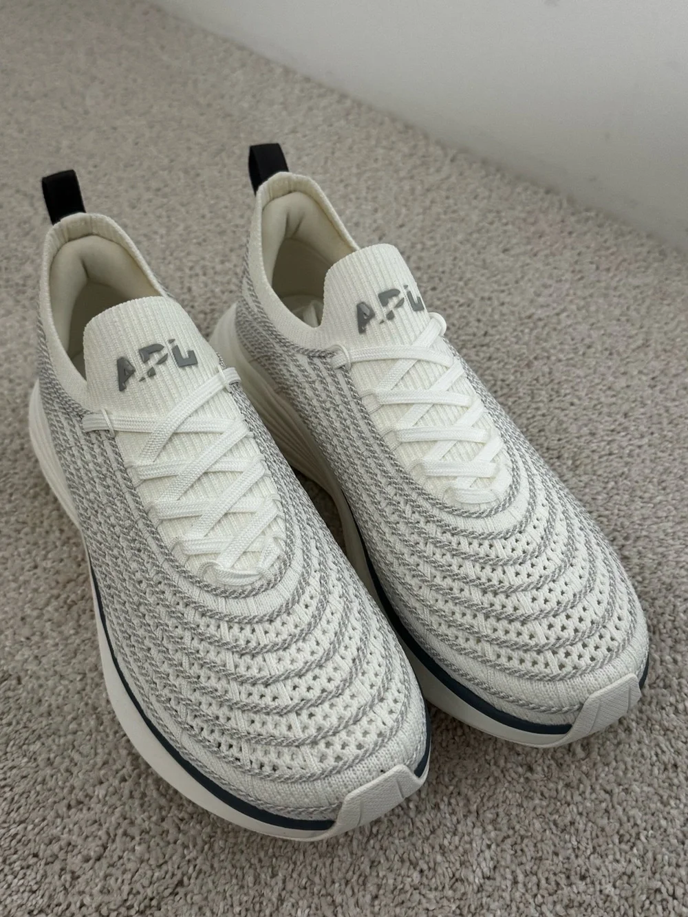 NWT APL Zipline ivory/harbor grey/slate size 7.5 women’s